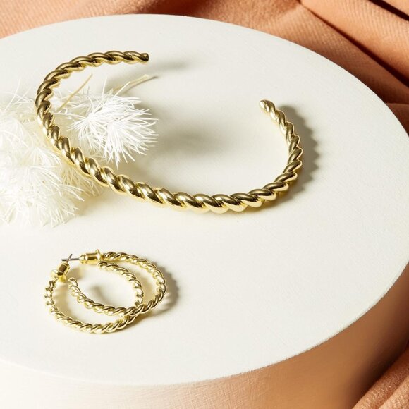 Gold Plated Chunky Bangle Bracelet 14K Lightweight Hypoallergenic Jewelry - Picture 5 of 6